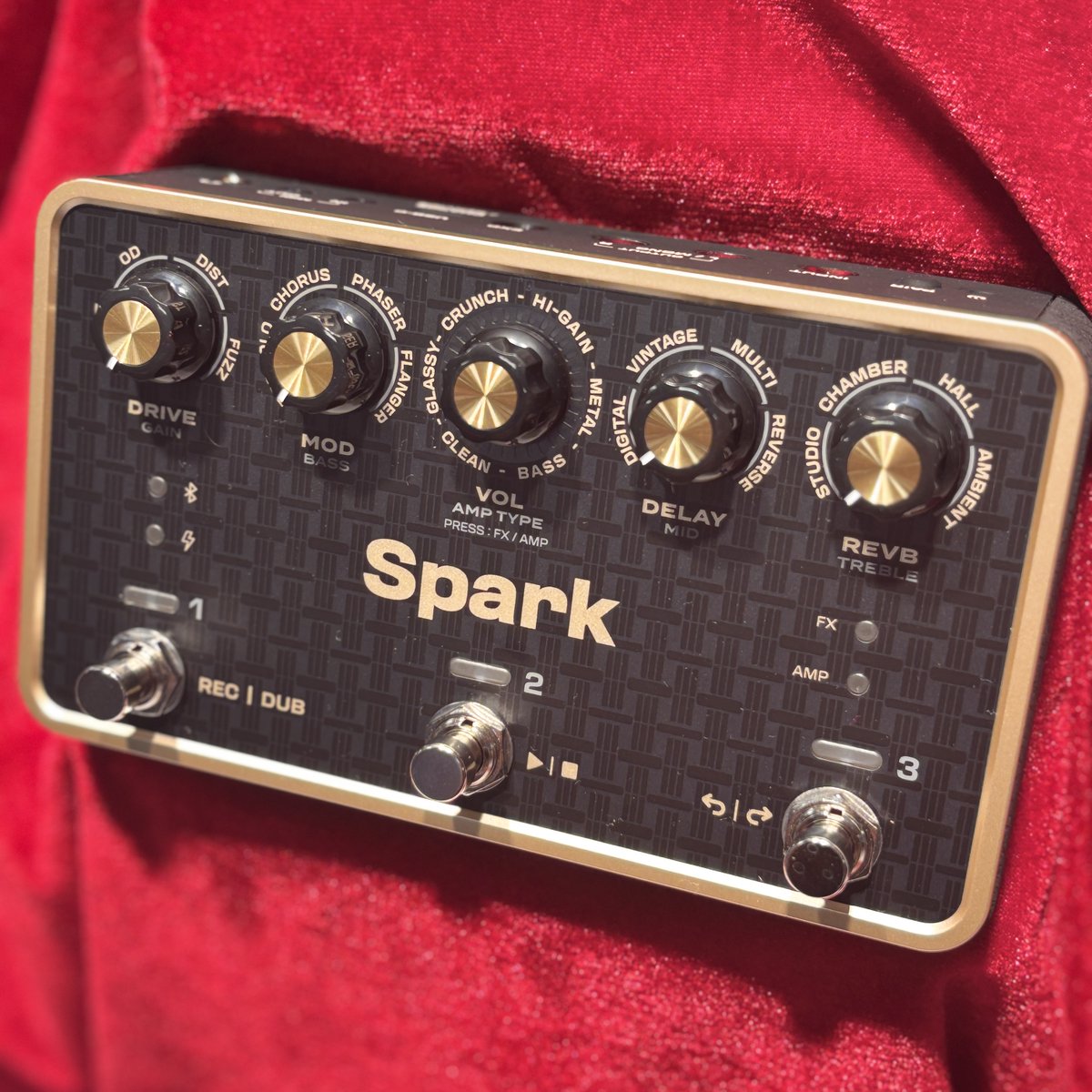 shima_tachikawa's tweet photo. ＼待望の入荷！／

あらゆるセットアップに対応する最強リグ「Spark PEDAL」！

33種アンプ&amp;43種エフェクト、10万超のトーンを足元でハンズフリー操作！60秒ルーパーに最長7時間駆動とステージ仕様の本格派です。

立川近隣のギタリスト、ベーシストの皆様！試奏・ご予約は店頭まで！
#SparkPEDAL https://t.co/8JAvvWlqwO
