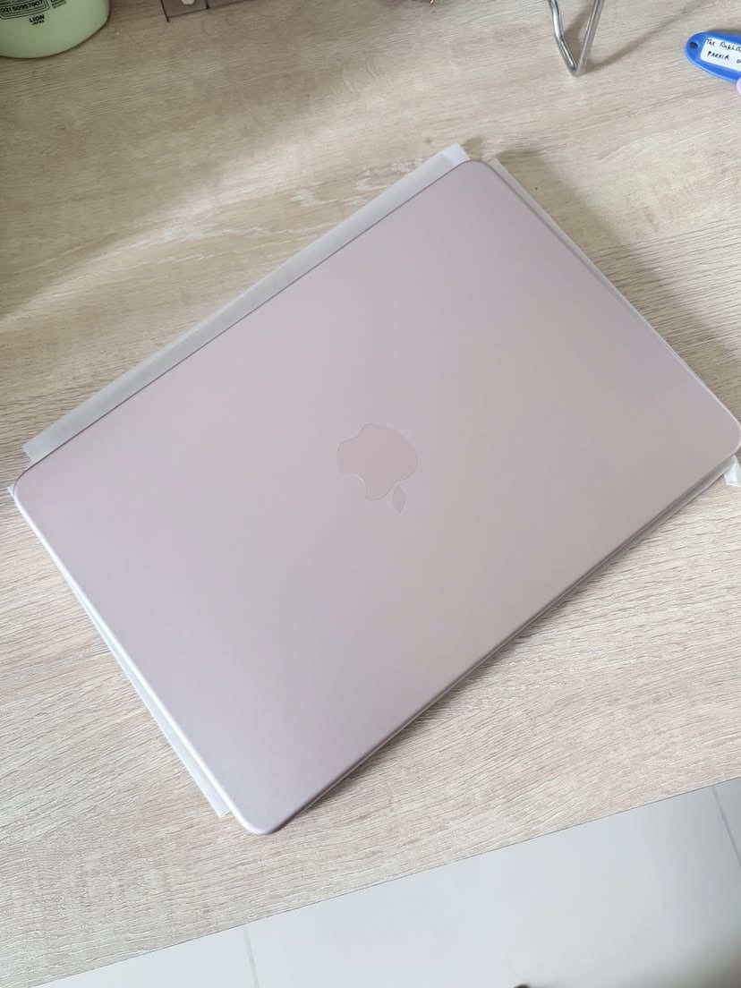 pergeka's tweet photo. WTS MACKBOOK NEO 2026 8/256 BARU BELI BOLEH DI CEK SE ADA ADANYA https://t.co/DJHXO9VElX