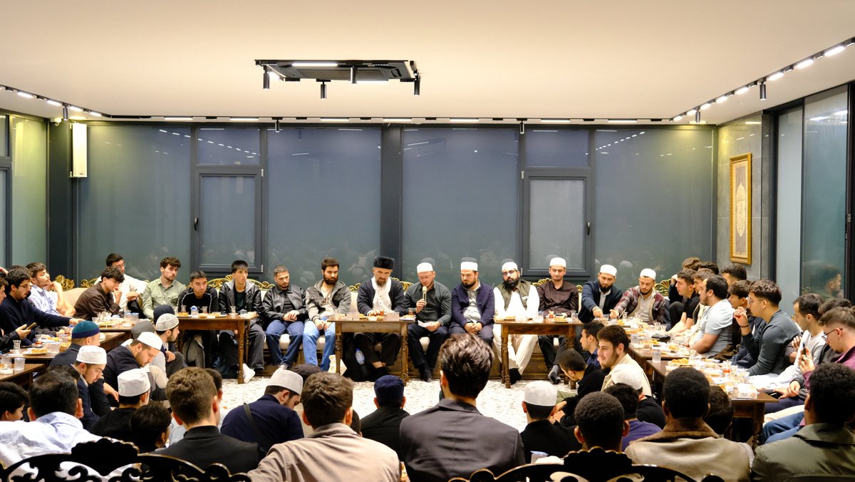 omu_ifat's tweet photo. Üniversiteli Kardeşlerimize Hoş Geldin Programı

Üniversiteye yeni başlayan kardeşlerimiz için İFAT topluluğumuz tarafından “Hoş Geldin” programı düzenlendi.
İhsan hocamızın sohbeti ve ikramlarla gerçekleşen programda kardeşlerimiz tanışıp kaynaştı. https://t.co/x3mAbVOSFq