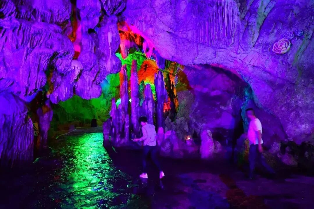HefeiChina's tweet photo. Planning a day trip to #Bantang? 🍂
Start among the flowers, hike through the forest, explore underground caves, then wind down in a hot spring as the sun sets. ♨️✨
Not a bad way to spend an autumn day.
🙌 #BeautifulHefei #ChinaTravel #RomanticAutumn https://t.co/lTKpKGWlFM