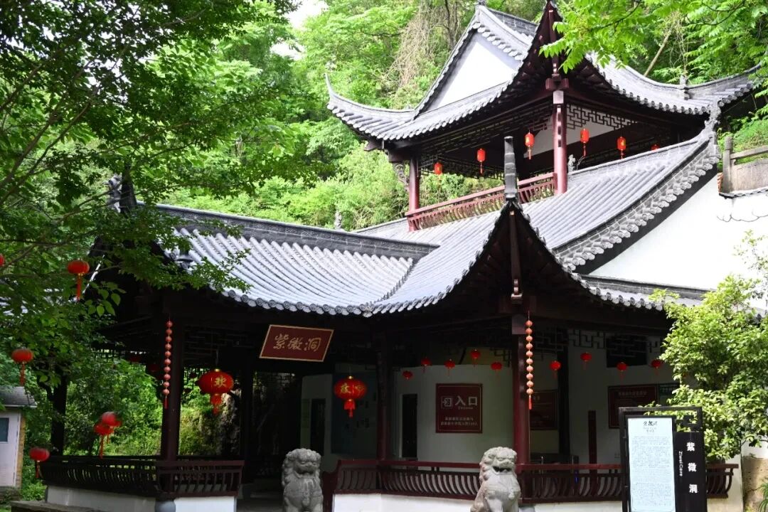 HefeiChina's tweet photo. Planning a day trip to #Bantang? 🍂
Start among the flowers, hike through the forest, explore underground caves, then wind down in a hot spring as the sun sets. ♨️✨
Not a bad way to spend an autumn day.
🙌 #BeautifulHefei #ChinaTravel #RomanticAutumn https://t.co/lTKpKGWlFM