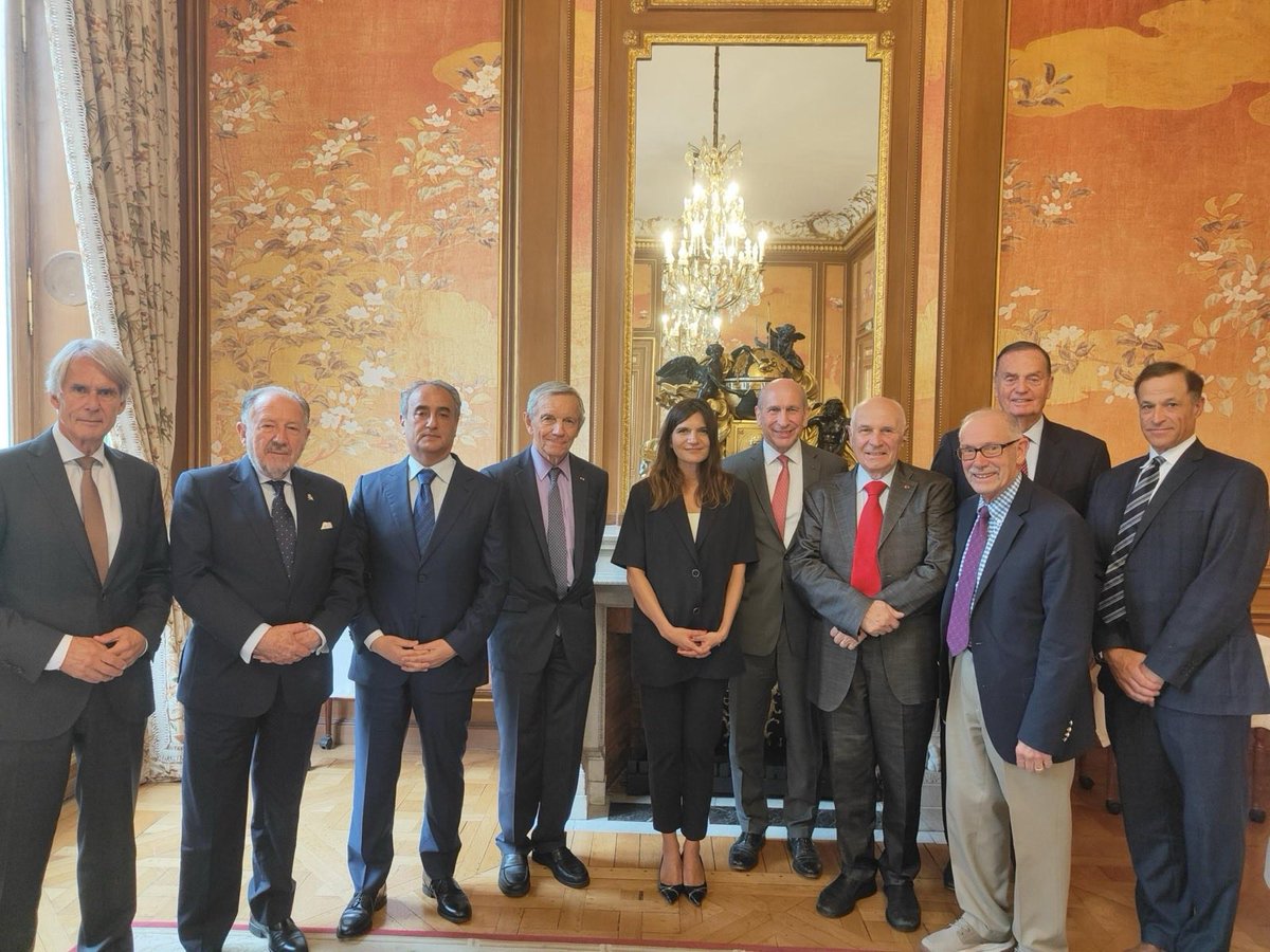RufoAlice's tweet photo. Au "Paris Strategic Dialogue" réuni à l'initiative du Général Trinquand, j'ai échangé avec d'éminents praticiens sur le contexte stratégique mondial, la relation transatlantique et les défis à relever conjointement. https://t.co/MgaicutX0O