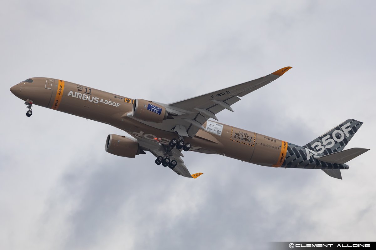 CAlloing's tweet photo. And she is in the sky 🥰🥰🥰 First flight today at #Toulouse #Airport for the first @Airbus #A350F #FWXLD. Follow #AIB01LD on @AirNavRadar #Avgeeks #Avgeek https://t.co/yanAkUXD38