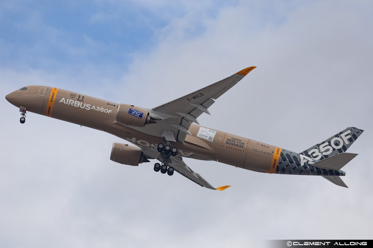 CAlloing's tweet photo. And she is in the sky 🥰🥰🥰 First flight today at #Toulouse #Airport for the first @Airbus #A350F #FWXLD. Follow #AIB01LD on @AirNavRadar #Avgeeks #Avgeek https://t.co/yanAkUXD38