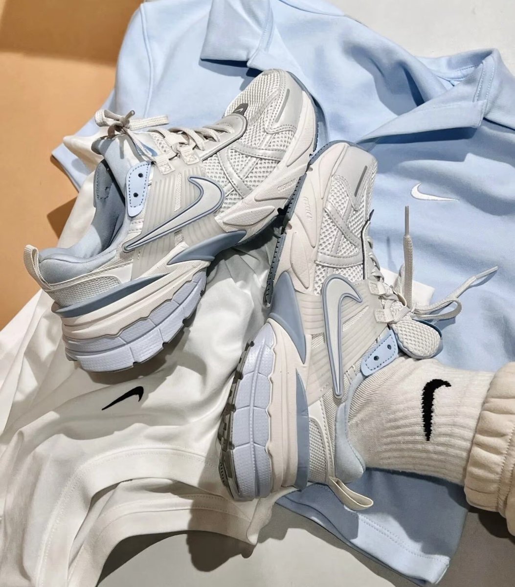 moddustore's tweet photo. ✅พร้อมส่ง #moddustoreพร้อมส่ง
✨ Nike V2K Run สี ฟ้า☁️

✖️ลดเหลือ 2,900- ✖️ ราคาเทขาดทุน กล่องเลอะนิดหน่อยน้ารองเท้าปกติค่ะ

Size 23 cm = 1 https://t.co/uCgDasodNl