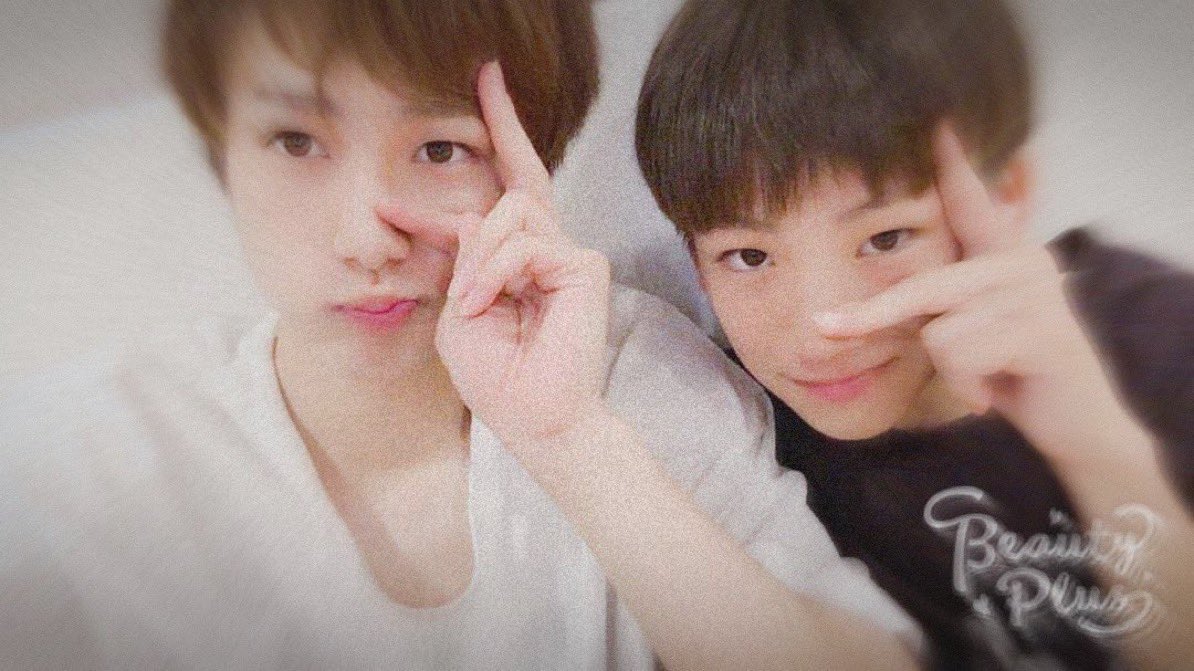 mya2O7's tweet photo. 눈물나는 이유 둘이 같이 아크로스라는 그룹이었으니까... https://t.co/aO2by7Qygy