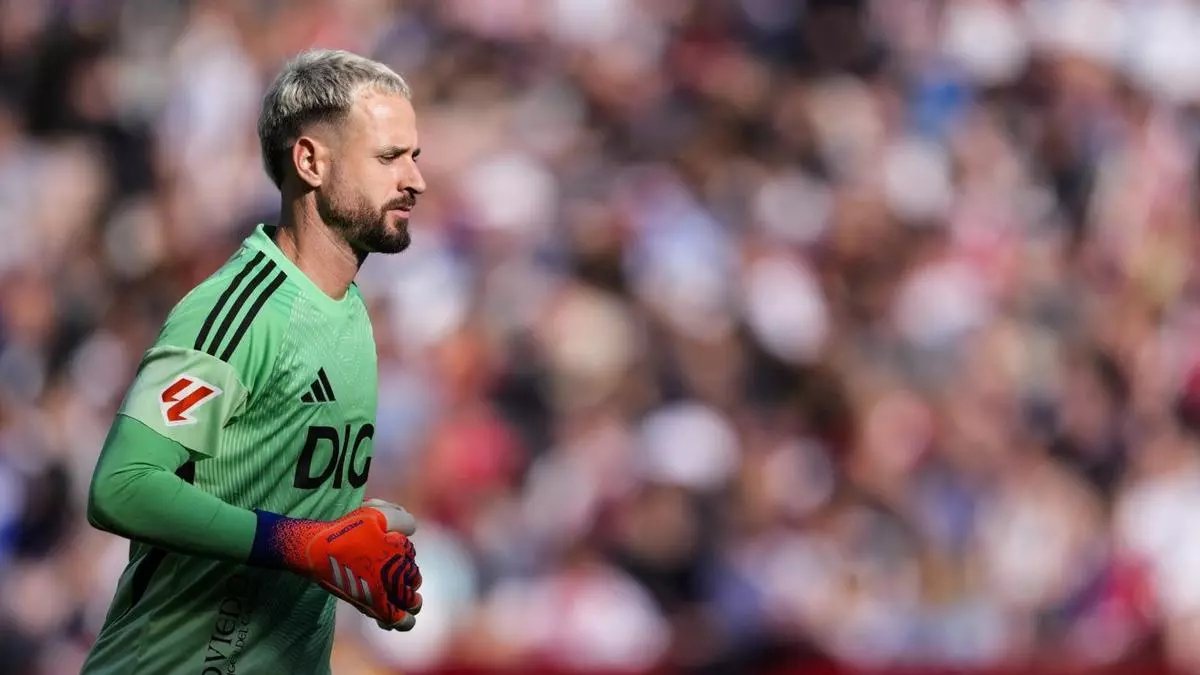 _RadioRO_'s tweet photo. NOTICIA.
Aarón Escandell, duda para el partido ante el Eldense.

🤕 La evolución de las molestias determinará si llega a tiempo.

Vía: @lanuevaespana https://t.co/3gttJAppX4
