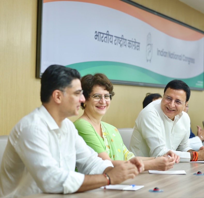 Rajsthanikaka's tweet photo. कुछ तस्वीर बेहद ख़ास होती है 
@SachinPilot @priyankagandhi 🙏 https://t.co/lQ1o3jNsVa