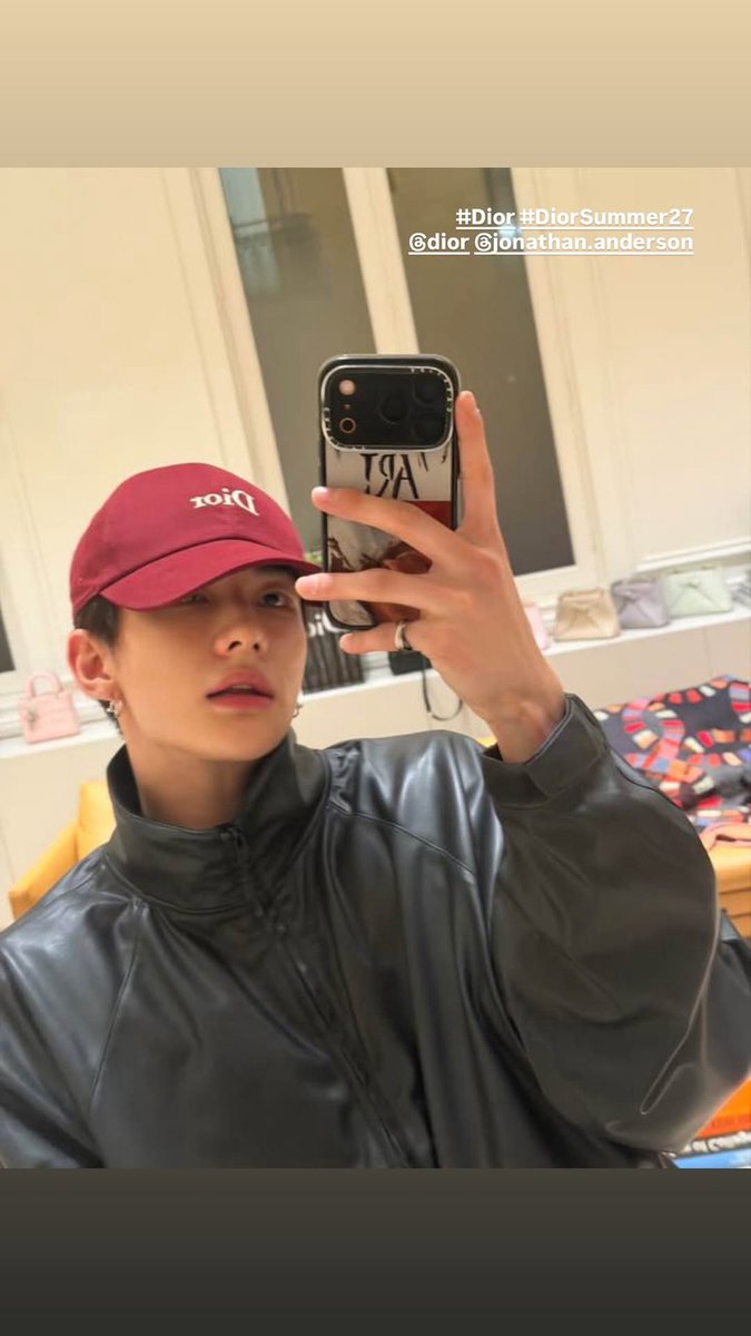 cherry___ssi's tweet photo. 야생족제비 신고합니다 
부디 이 사진을 봐주시길 바랍니다
ㄴ키 180조금 안됨
ㄴ오늘따라 물만두
ㄴ디올의 아들
보는 즉시 저한테 신고해주세요 https://t.co/n04v6r4prP