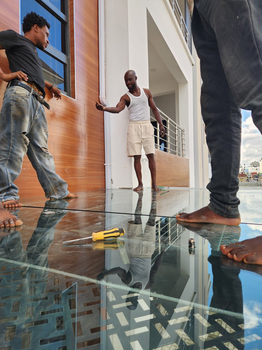 Imhalimwe7's tweet photo. Glass roof installation. https://t.co/YHLp2j5ZEJ