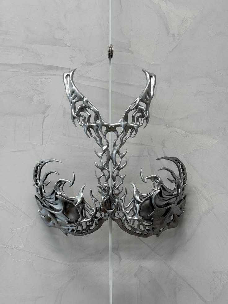 onetruelave's tweet photo. this sculpted metallic harness piece is literal art ⚙️💎 https://t.co/V3lDsOlLOW