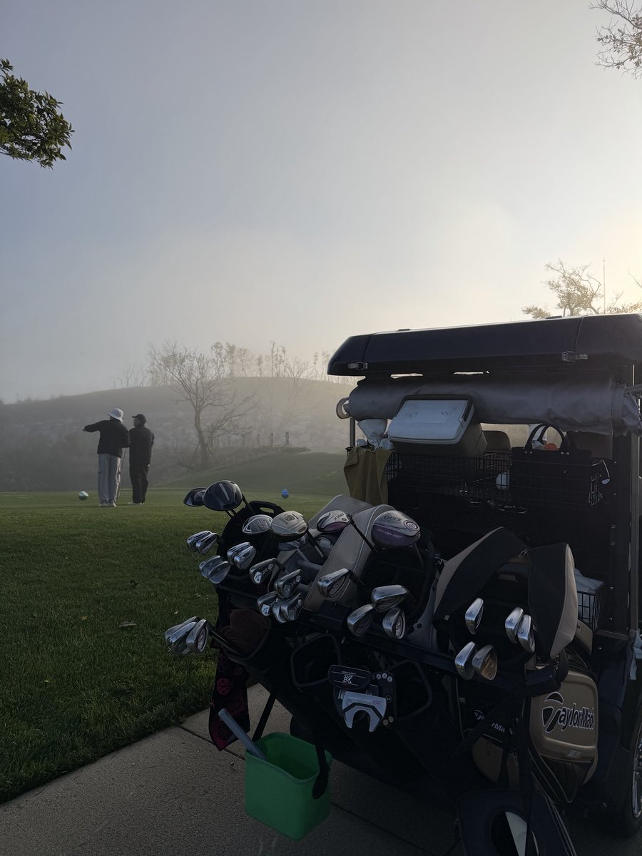AlessiaBaumgar's tweet photo. Woke up 4:30am, went to the most amazing golf course nearby Seoul https://t.co/8N7Xlfc4bX
