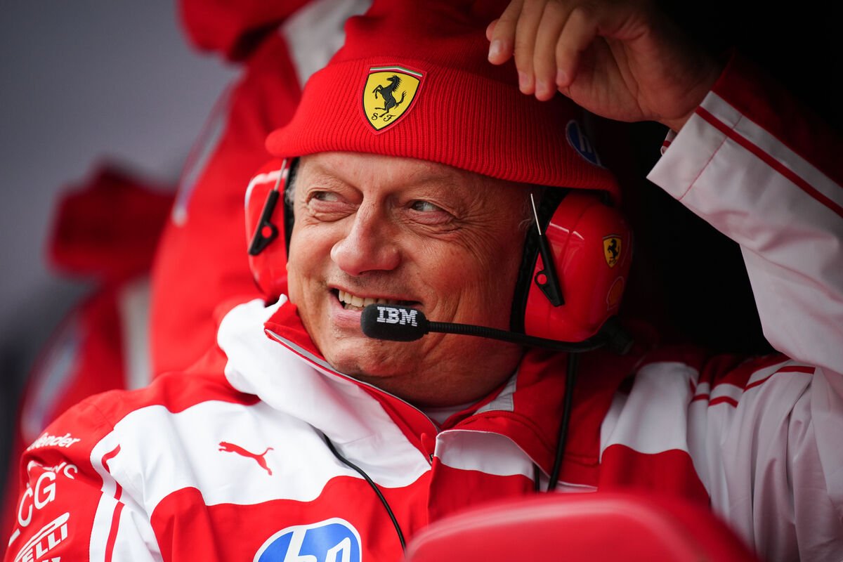 FerrariF1FRA's tweet photo. 🔴 La Scuderia Ferrari a réagi aux récentes rumeurs, alimentées par les déclarations de Horner. La direction a confirmé sa pleine confiance en Vasseur et a précisé que son contrat ne sera pas limité à la fin de la saison.

- « De nombreuses spéculations ont circulé autour de la Scuderia et de sa direction. Beaucoup se sont demandés pourquoi nous n'avions pas réagi plus tôt : tout simplement parce que nous espérions que ces rumeurs prendraient fin. La position de Ferrari est claire et n'a pas changé. Ferrari a fait ses choix, et la confiance en Fred Vasseur et son équipe était et demeure intacte ».

- « Ferrari a toujours suscité un intérêt extraordinaire et témoigne de la force de ses valeurs à l'échelle mondiale. Nous en sommes fiers, mais nous ne souhaitons pas alimenter les spéculations et les hypothèses extérieures. Tout ce bruit médiatique est contre-productif. Il est de notre devoir de permettre à l'équipe de se concentrer sur sa priorité absolue : obtenir des résultats en piste ».

(https://t.co/fhtnPXKtSQ)