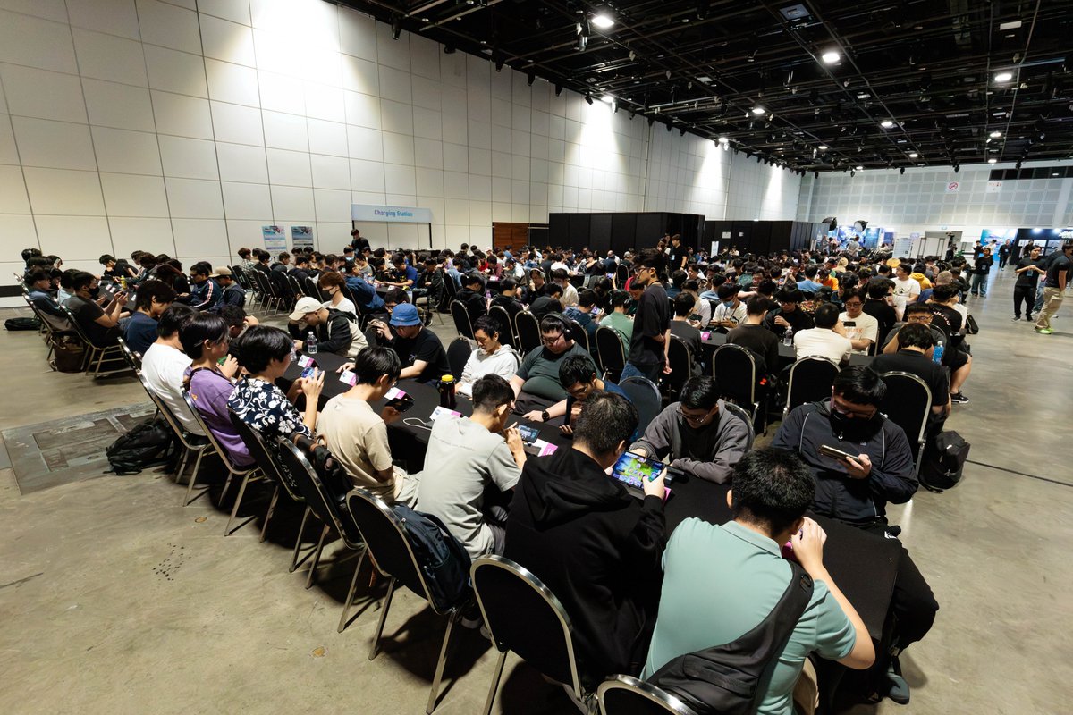 shadowversegame's tweet photo. A very big thank you to every player, spectator, and fan who joined us at Shadowverse International Championship 2026 Singapore! ✨

Our first-ever offline tournament outside Japan gave us two days of incredible matches, and we couldn't have asked for a better crowd.

#ShadowverseWB #ICSSingapore