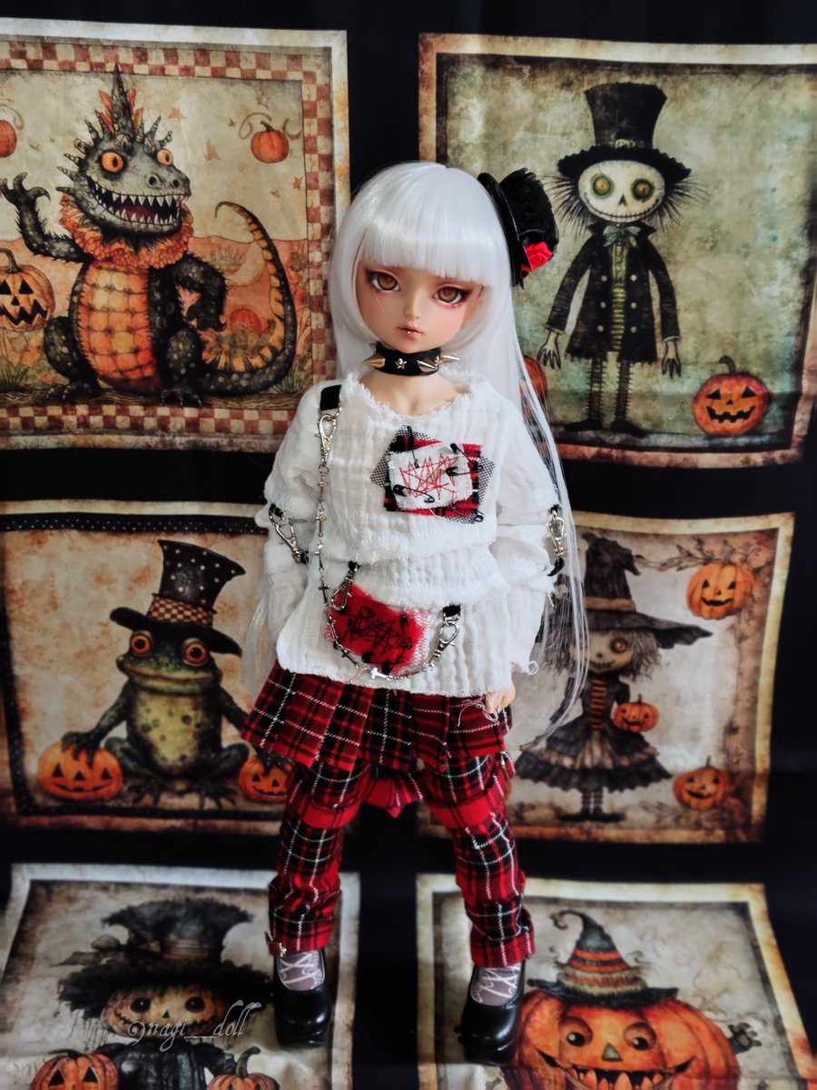 nagi___doll's tweet photo. 唯鈴ちゃん、無事に開封の儀を終えてお着替えしました🌹

hanamuke 翁田さま (@okinadabox ) の
パンクなお洋服《白の無常》
とご縁をいただきました🤍⛓️✟🧷❤

素敵なお洋服をありがとうございます‼️

👗 #hanamukeBOX
🎩 #Violet_Scale https://t.co/0emQEkCxnc
