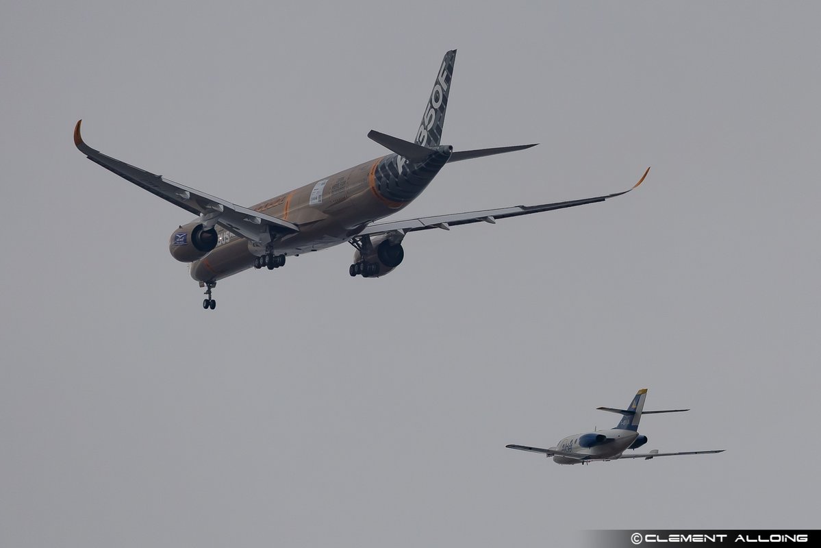 CAlloing's tweet photo. And she is in the sky 🥰🥰🥰 First flight today at #Toulouse #Airport for the first @Airbus #A350F #FWXLD. Follow #AIB01LD on @AirNavRadar #Avgeeks #Avgeek https://t.co/yanAkUXD38