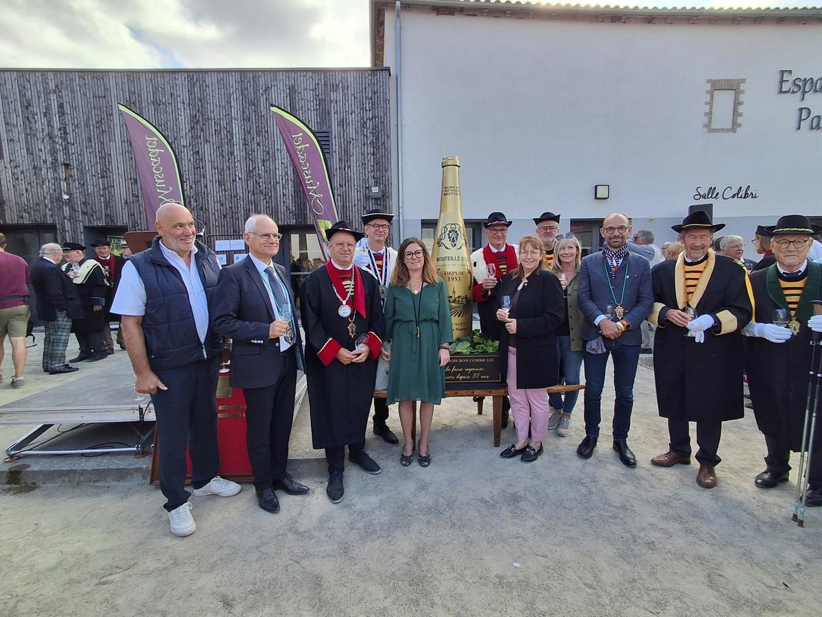 Image de Préfet des Pays de la Loire et de Loire-Atlantique - #Agriculture | Bouteille d’or, une tradition qui rassemble !
Félicitations à Monnières, qui prend c