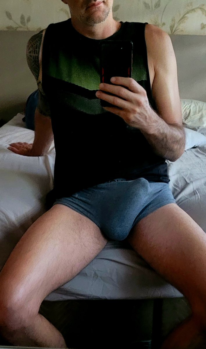 Henri_dotDaddy's tweet photo. Bom dia, ja imaginei vc aqui na frente de joelhos...Só não fala para ninguém 🤫 https://t.co/nUIyOHQ09P