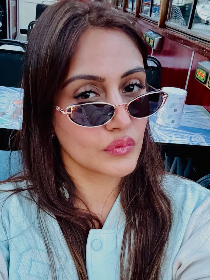 ChandnaSiran's tweet photo. Unfairly beautiful! 😻😻😻😻🎀🩷💕🧿✨ #surbhichandna #karansharma #sukar #pretty #lovely #cutie #stunning #hottie #beautiful #explore #fypシ゚ @SurbhiChandna https://t.co/P0V0oW8KfW