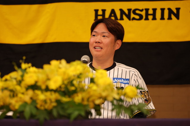 TigersDreamlink's tweet photo. 29日(火)、今季限りで現役を引退することを発表した #西勇輝 選手が、西宮市内にて引退発表会見を行いました。
▼会見の様子はこちらから
https://t.co/rzwaKj3xqS
#阪神タイガース
#熱覇 https://t.co/1pF7k0gr5C
