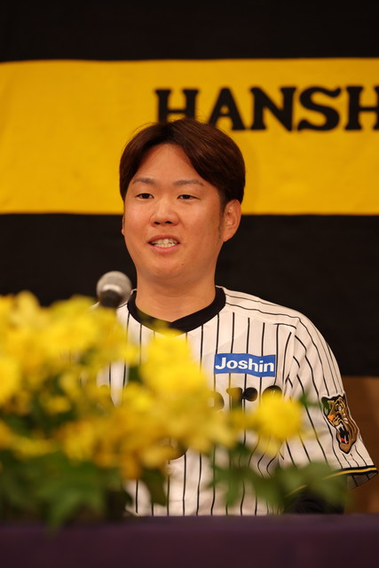 TigersDreamlink's tweet photo. 29日(火)、今季限りで現役を引退することを発表した #西勇輝 選手が、西宮市内にて引退発表会見を行いました。
▼会見の様子はこちらから
https://t.co/rzwaKj3xqS
#阪神タイガース
#熱覇 https://t.co/1pF7k0gr5C