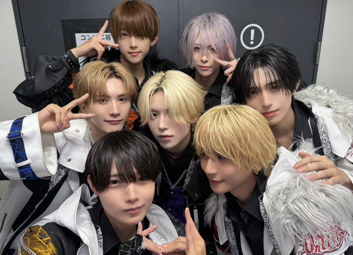 untitle_info's tweet photo. 本日は『RINDO LIVE - 1000CLUB Forever -』
お越しくださりありがとうございました❕

💛らいと@Raitomaru_
💜りゅうせい@ryusei_x_
💙りお@rio_untitle
❤️あかね@akane_untitle
🤍ひかる@hikaru_dxunt
🧡なつ@natsu72_kun
🩷はやと@hayato999_

次のLIVEはUntitle TOUR Live-シャイしちゃって-
🗓️2026.10.02 Fri. 
📍大阪@ am Hall

お待ちしております💌