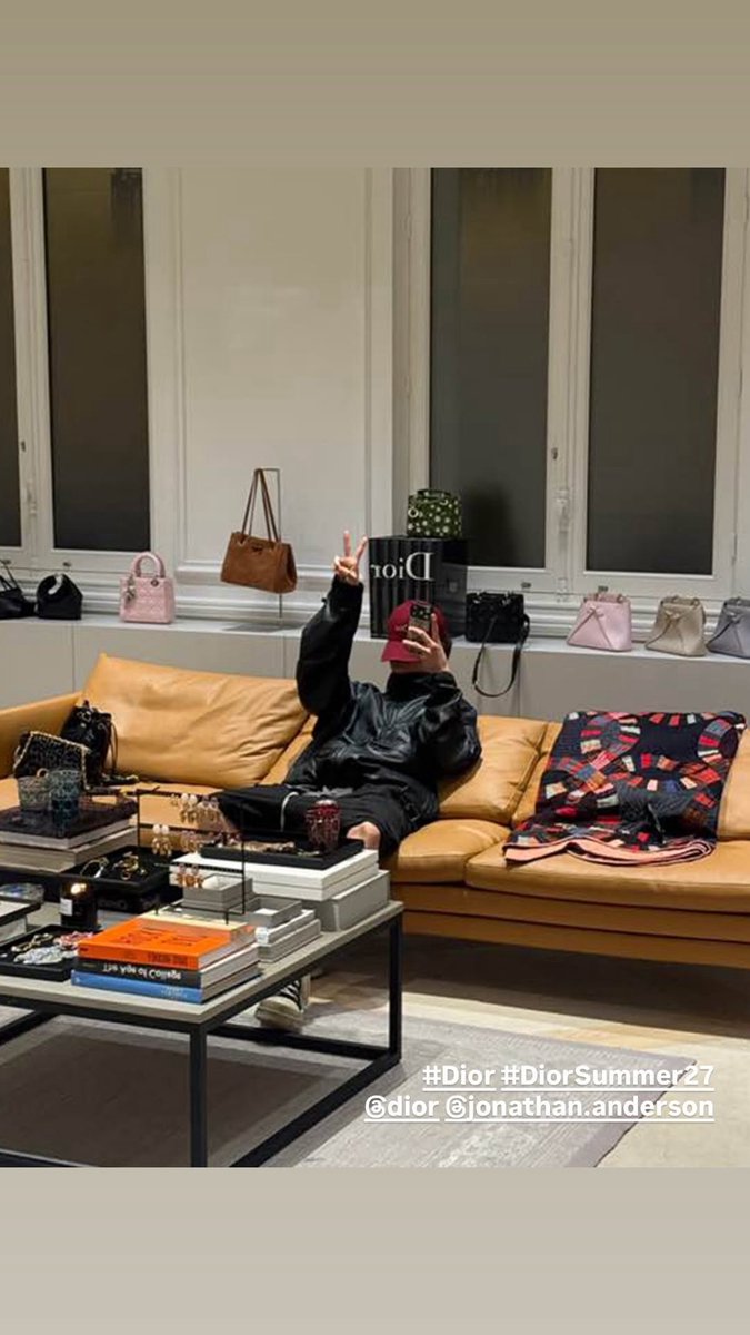 cherry___ssi's tweet photo. 흰스타스토리 💗✨
#hyunjin https://t.co/tW9XMHb0LG
