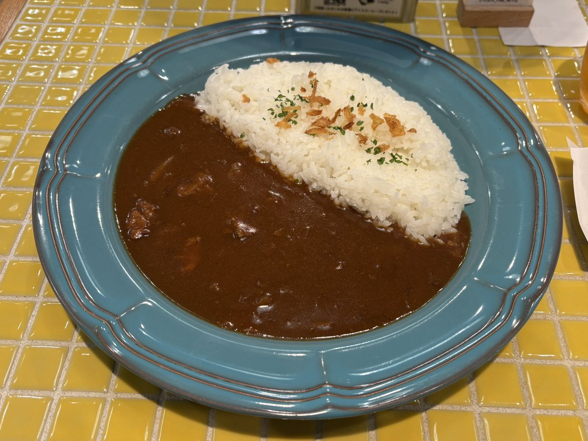 Y2mUg's tweet photo. 幸運をもたらす人と牛すじカレー🍛 https://t.co/A1mvrPJckb