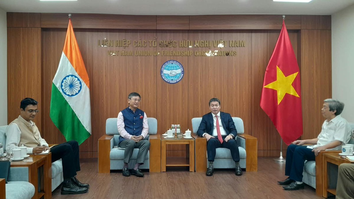 AmbHanoi's tweet photo. Hôm nay, Đại sứ Tshering W. Sherpa đã gặp Tiến sĩ Phan Anh Sơn, Chủ tịch Liên hiệp các Tổ chức Hữu nghị Việt Nam (VUFO).

Đại sứ đã đáp lại những tình cảm nồng ấm của Tiến sĩ Sơn về việc cùng nhau nỗ lực tăng cường quan hệ Đối tác Chiến lược Toàn diện Tăng cường của hai bên.

Sự tin tưởng lẫn nhau là nền tảng vững chắc để chúng ta làm sâu sắc thêm tình hữu nghị 🇮🇳-🇻🇳.

~~~

Ambassador Tshering W. Sherpa met Dr. Phan Anh Son, President, Vietnam Union of Friendship Organisations (VUFO), today.

Ambassador reciprocated the warm sentiments of Dr. Son to jointly work towards strengthening the bilateral Enhanced Comprehensive Strategic Partnership.

Mutual trust is our foundational strength for deepening the 🇮🇳-🇻🇳 friendship even further.