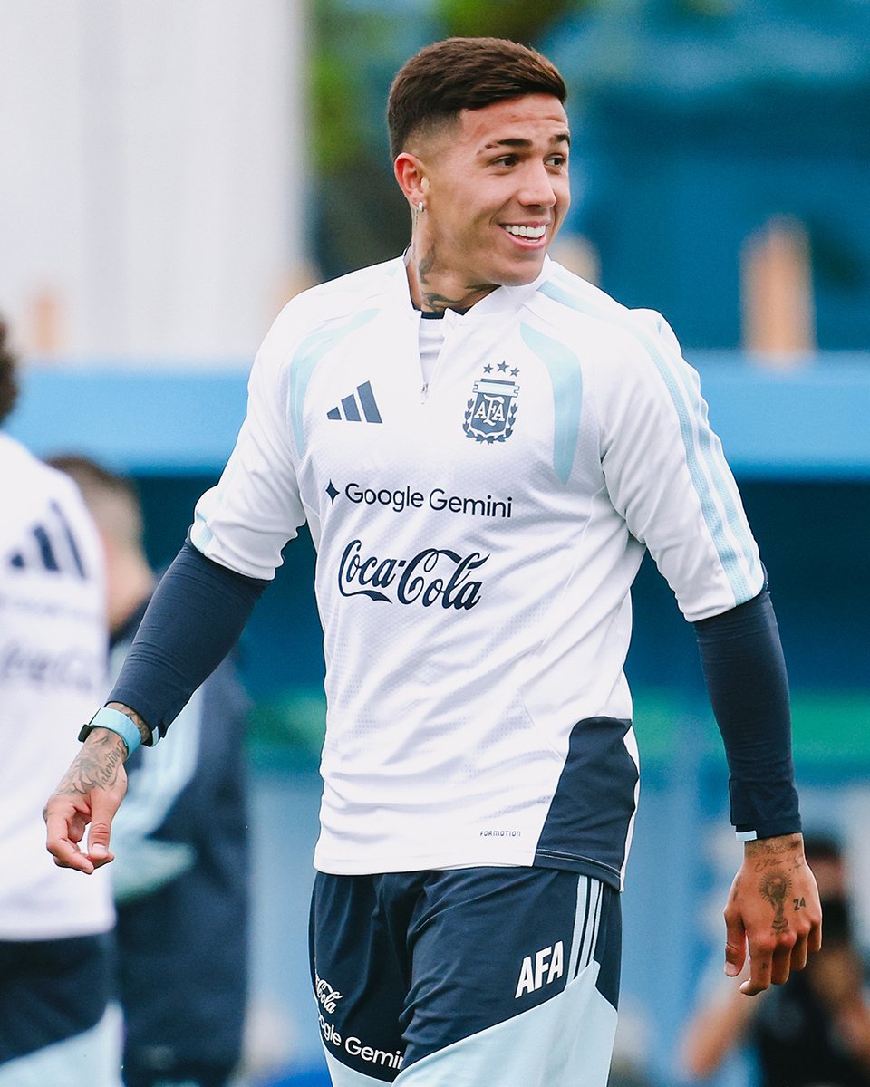 ManCity's tweet photo. Enzo in action 👊🇦🇷 https://t.co/YnOvH7uFhh