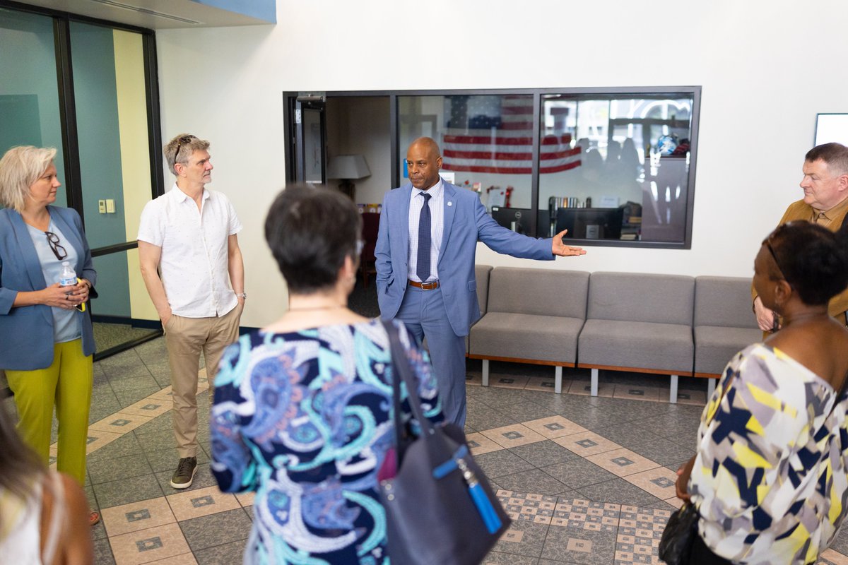 UEL_News's tweet photo. We’re launching our careers-first model in Florida!

From January 2027, UEL USA will bring UEL’s careers-first model to US learners, with career-aligned undergraduate & master’s degrees. A new partnership with @IRSCTheRiver will create progression pathways for associate degree holders.

Professional & Executive Education starts this November.

We’re breaking down barriers, which means more opportunities, expansive global connections and workforce success.

Learn more here: https://t.co/oEFhBufwYP

#TeamUEL

Photos: Indian River State College