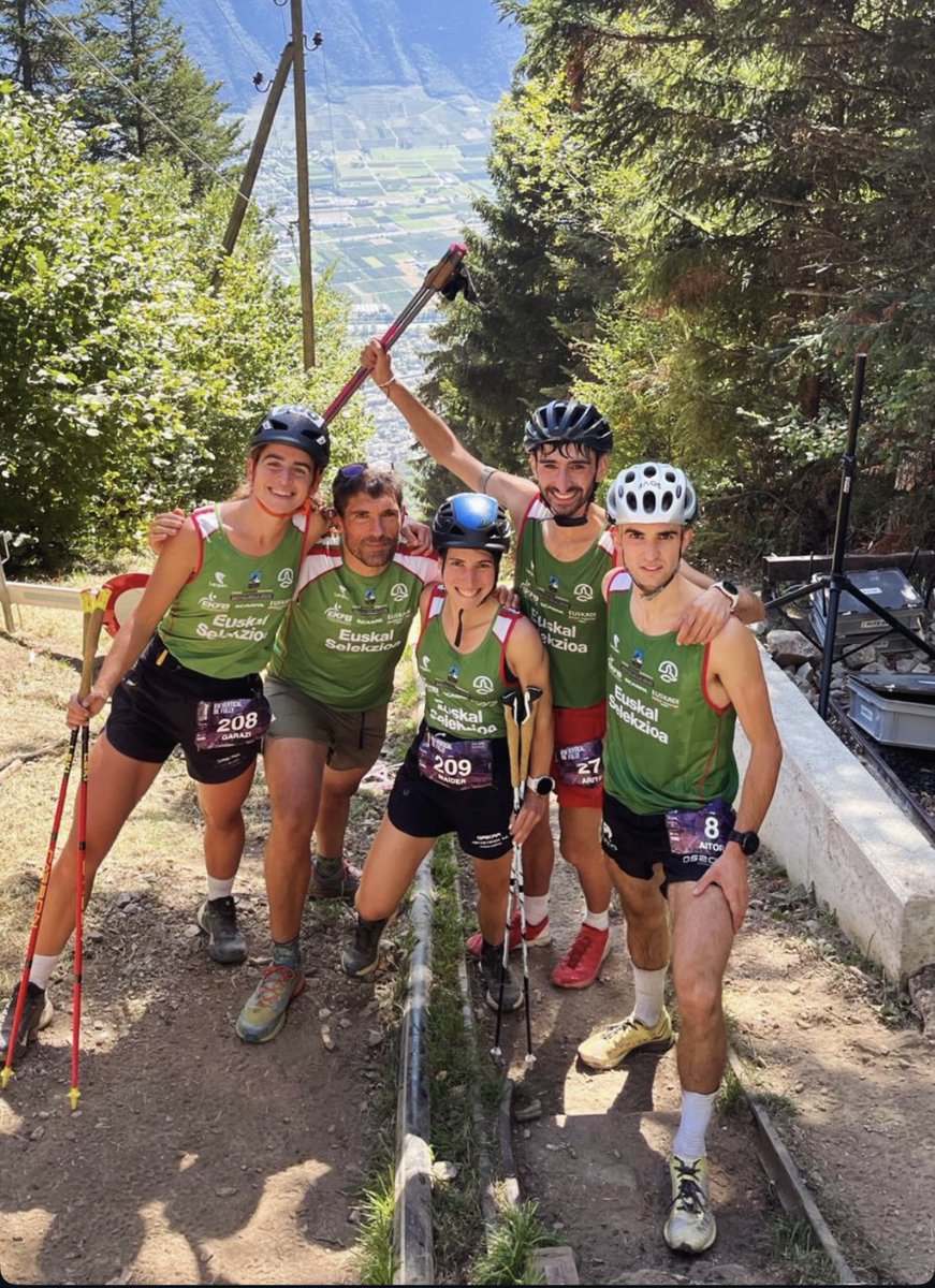 Emffvm's tweet photo. ⛰️🏃🏻‍♀️ Aitor Ugarte sube al podio en el KV de Fully (Suiza) y todo nuestro equipo termina entre los diez primeros puestos ➕ https://t.co/DIYm2eJ9sz

#EuskalSelekzioa 🔴⚪️💚 https://t.co/rUYDaKJZCh