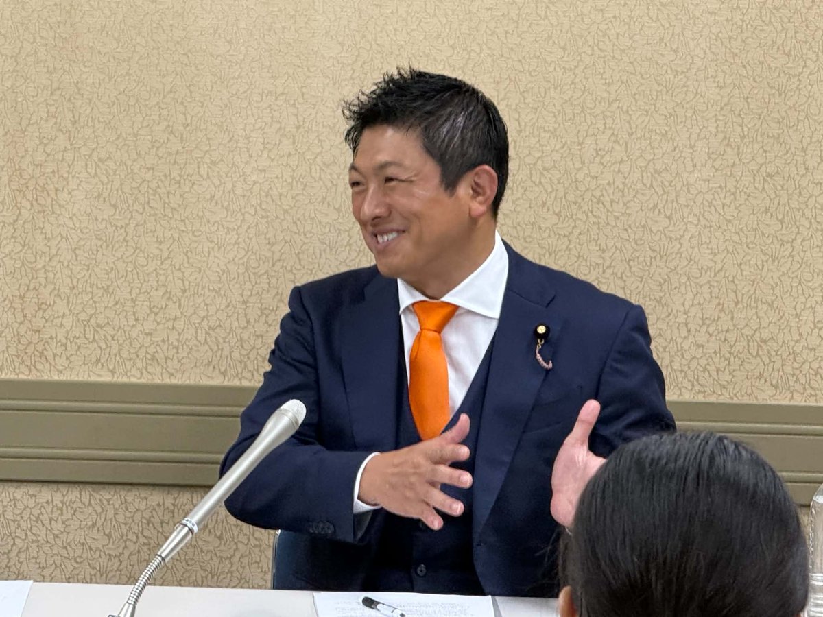 jinkamiya's tweet photo. 福岡市長選挙にむけて、本日記者会見を開き、参政党は「よしとみ景子」さんに推薦を出しました。

キャッチコピーは
【今こそ、福岡市民ファースト】です。

推薦の一番のポイントは彼女の「福岡への想い」でした。政策などは市民の皆さんの思いも詰め込んで磨き上げていきます。

ホームページも公開されました。
https://t.co/ZqlsUvWedm

【LIVE】参政党 福岡市長選挙についての記者会見　2026年9月29日（火）17：00～ https://t.co/rzTUujAJ1y @YouTubeより