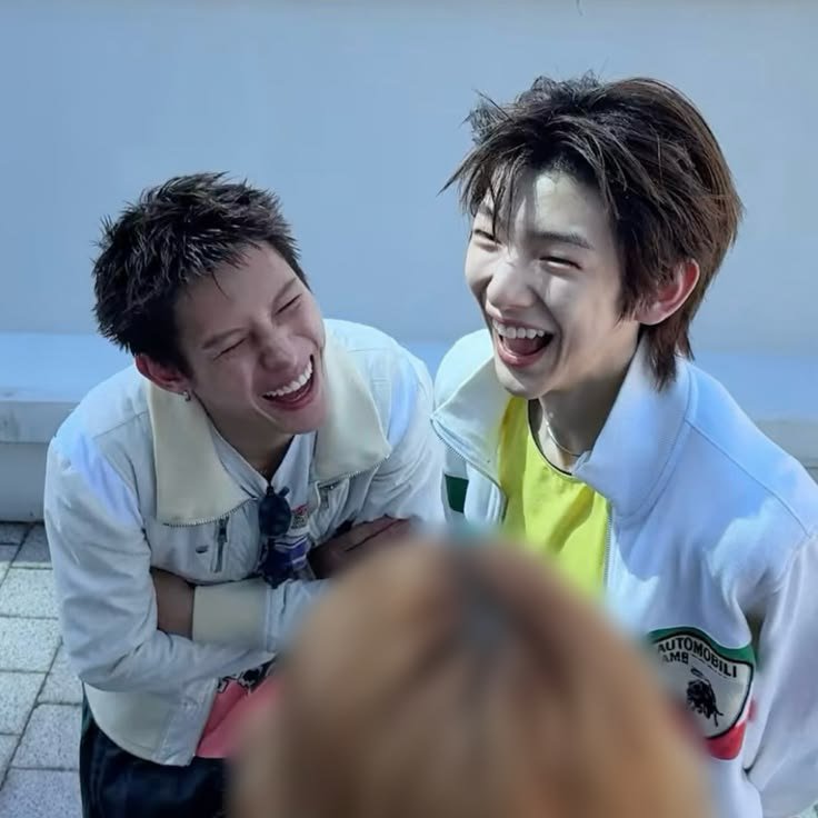 st4rtiss's tweet photo. "james: juhoon is healing ❤️‍🩹" https://t.co/CZW4jjCUID