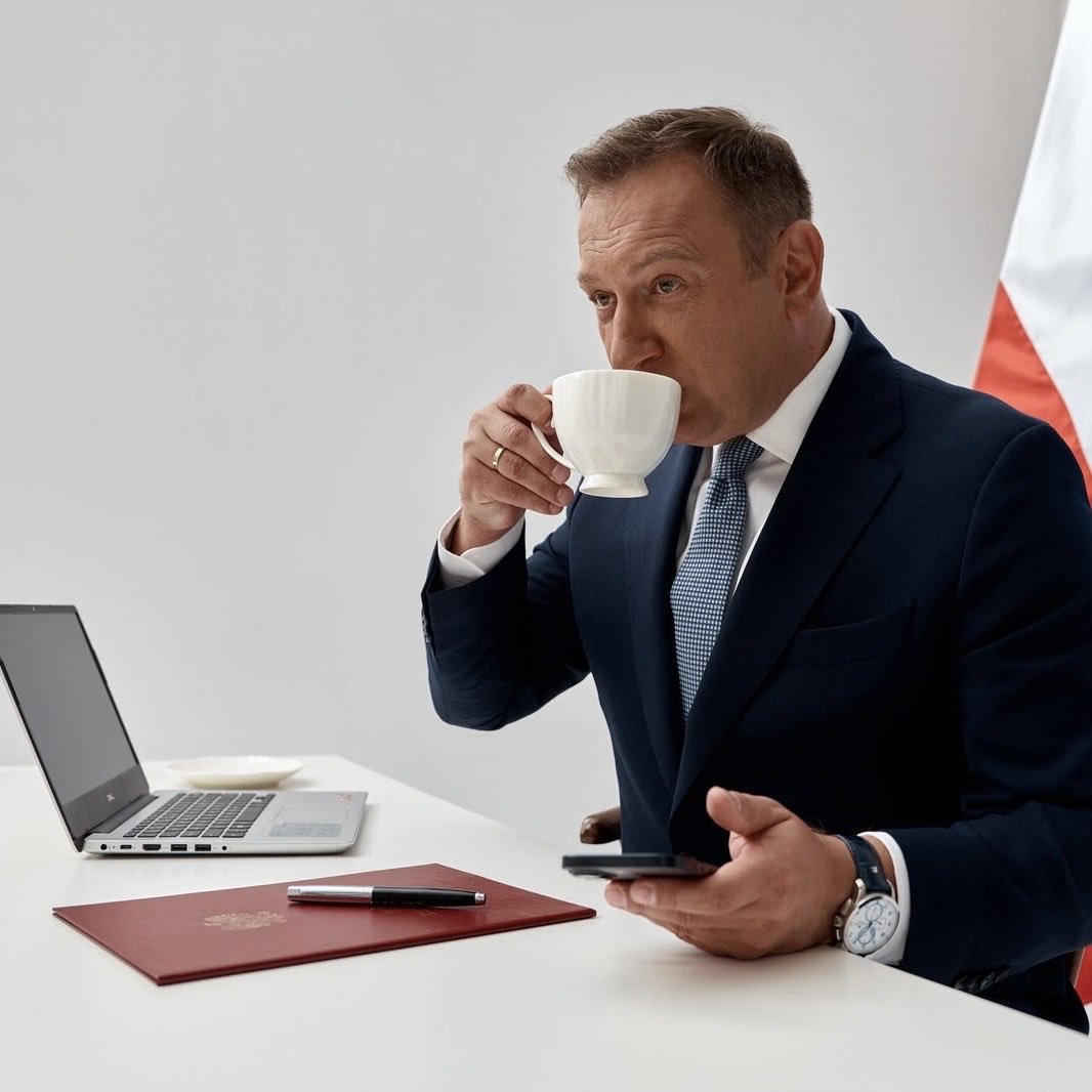 szachmad's tweet photo. Poseł Tomasz Trela z Lewicy. 

Zegarek Maurice Lacroix Pontos Chronograph za 15 490 zł. 

Lewica. Blisko ludzi. https://t.co/GLfdPVo0Za
