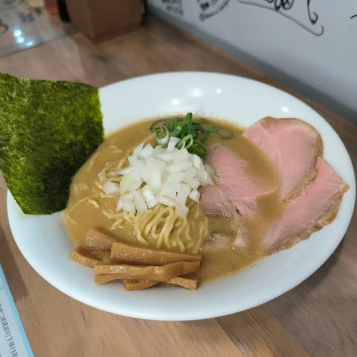 oshimen_oreno's tweet photo. 【現役アイドルさんをラーメンで活動サポート🍜】

アイドルの皆さん！ライブやレッスン等々、日々の活動お疲れ様です！

当店では、活動を頑張るアイドルさんを応援するため、来店時に麺類１杯を無料でご提供いたします！（何度でもOK）

ライブ前後、レッスンや打ち合わせの合間、完全オフの日など、エネルギー補給に濃い煮干しをチャージしていってください。

■ 対象
現役でグループ・ライブ活動をしているアイドルさん

■ 内容
基本の麺類１杯無料（期間中、何度でもOK）
※トッピングや追加注文は通常通りです

■ 利用方法
「X見た」と伝えて、所属グループ名を名乗ってもらえればOKです。
（※壁にサインもぜひ書いていってください！）

■ 期間
まずは3か月のお試しとして、2026年12月末頃までやってみます！
（様子を見て変更するかもです）

現場の合間や移動のついでに、ふらっと気軽に食べに来てください！