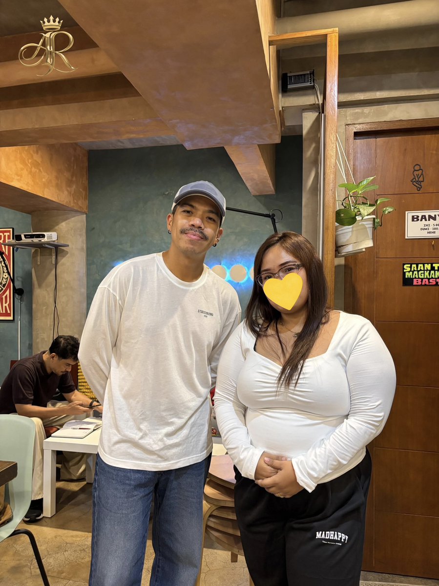AzRalphOFC's tweet photo. Our Team Live Admins meeting Direk JP today. Once he realized that they were from AZRALPH OFFICIAL, he said thank you for the snacks we sent for the whole production team.
Weβre glad to have met you, Direk, and weβre super excited for #TheWayBackToYou π
#AZRalph
#TrisLia https://t.co/D6ffBUbtnY