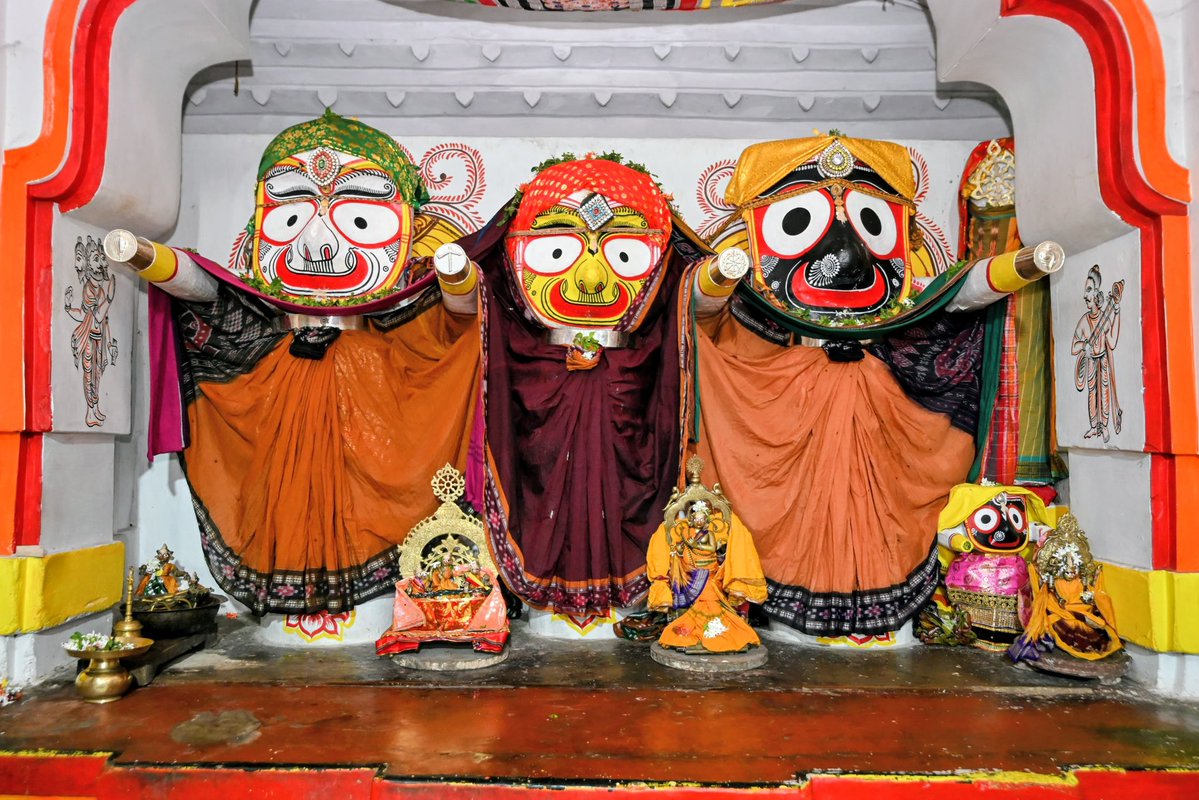 sambitswaraj's tweet photo. ଆଜି ପୁରୀ ଲୋକସଭା କ୍ଷେତ୍ର ଅନ୍ତର୍ଗତ ପିପିଲି ବିଧାନସଭା କ୍ଷେତ୍ରର ରୂପଦେଇପୁରରେ ମହାପ୍ରଭୁ ଶ୍ରୀଜଗନ୍ନାଥଙ୍କ ଦର୍ଶନ କରିବାର ପରମ ସୌଭାଗ୍ୟ ପ୍ରାପ୍ତ ହେଲା।

ଜୟ ଜଗନ୍ନାଥ 🙏 https://t.co/SAp9Vl8ZeE