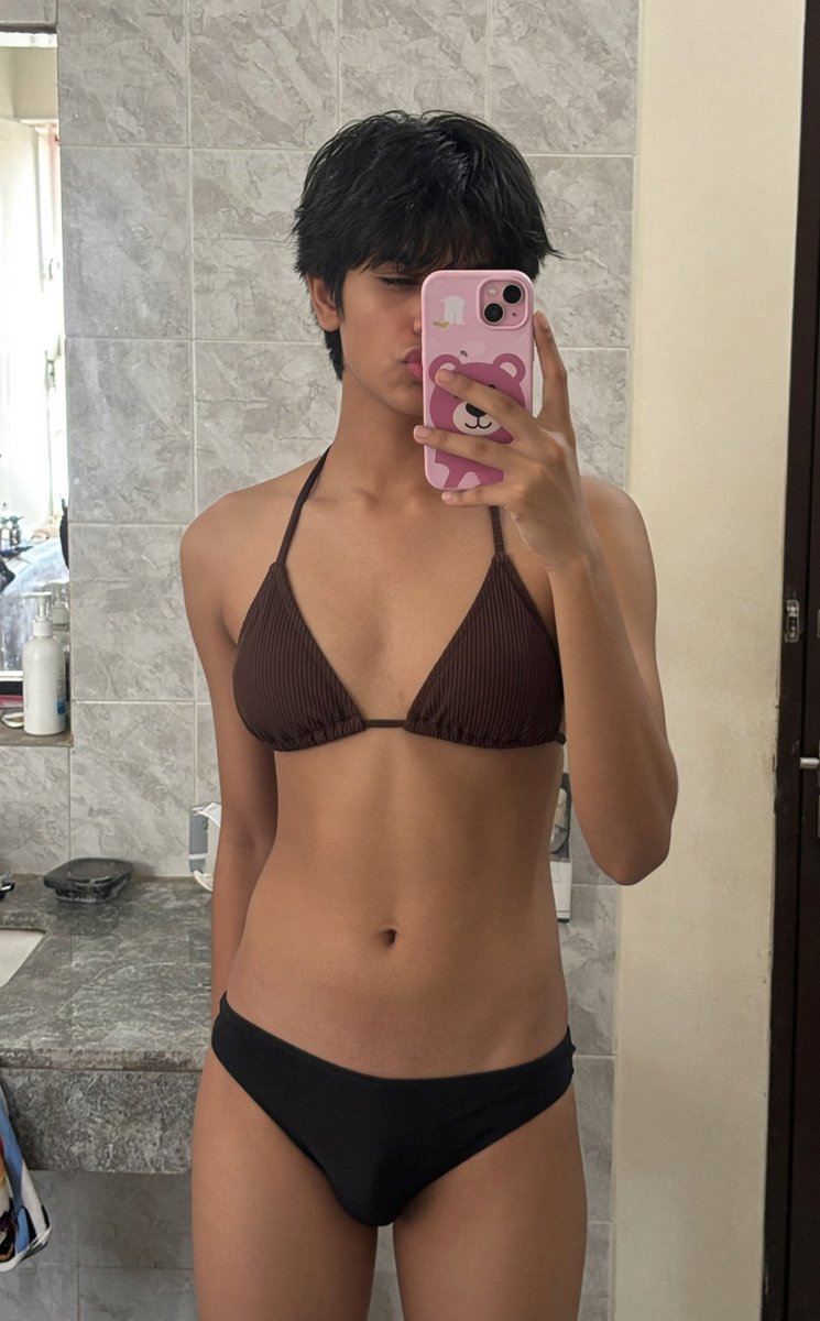 rashikaxo's tweet photo. First time posting like this… be honest, does this👙suit me? https://t.co/TRsWbpqm6X
