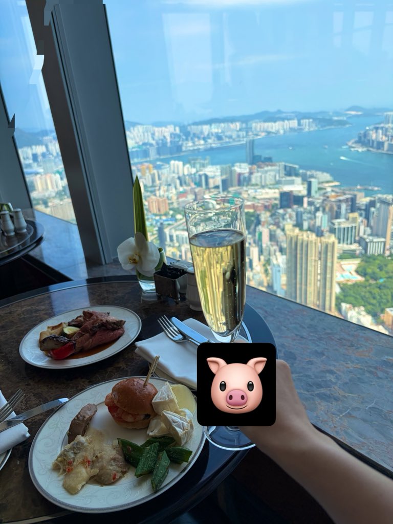 kanikousen___'s tweet photo. 移植②もぜーんぜんダメだったので、海外逃亡してました！…ところ、夢にまで見たデカ仕事決まって最高の気分！…だったけど、最後までやり遂げると丸2年はかかる。出産して1ヶ月で復帰とかってありえるのかな…。まだできなくてもいいかもなんて思ってきてしまった。でも年齢もあるしな。。ﾊｧ https://t.co/7Mqbx8QyGm