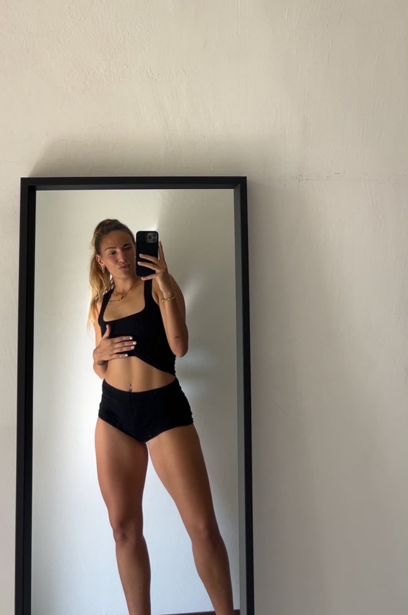 queenmbea's tweet photo. Locktober is in two days, pay me to hold your keys loser. https://t.co/7MIgnC9cOR