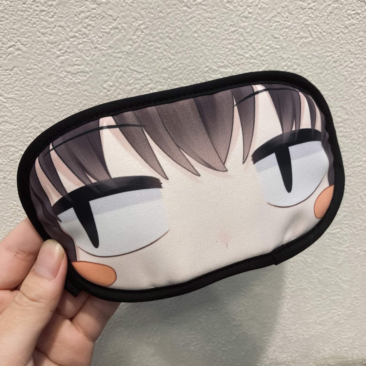 Asakura_Hal's tweet photo. それと、原作でおなじみの"例の顔"の橙ちゃんになれるアイマスクも持っていきます！
旅行のお供やネタグッズとしてぜひぜひ👀 https://t.co/cLJciOserP