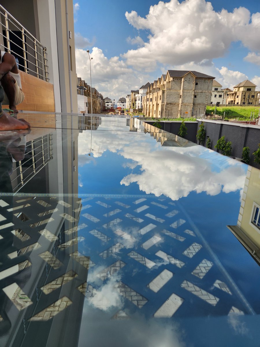 Imhalimwe7's tweet photo. Glass roof installation. https://t.co/YHLp2j5ZEJ