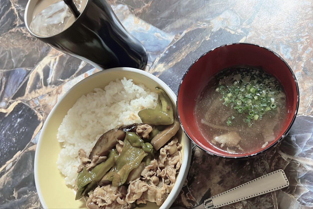 AYA04___08T's tweet photo. 夜ご飯°・*:.。.☆

ワンプレ麻婆茄子と昨日のつけ汁薄めたスープ

毎回美味しい(*´༥`*) https://t.co/LIEHmj339X