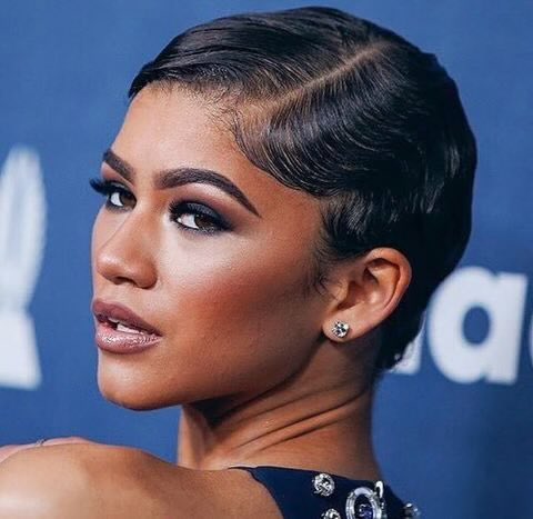 bitchyanon2u's tweet photo. @StrawberriCurls She should’ve gotten a nice cut or a wig. Her edges are tore tf up, so what kind of sew-in could be done? I guess maybe a quick weave but again, her hair is so weak and sparse it would break off even worse. https://t.co/B2dszFlErX