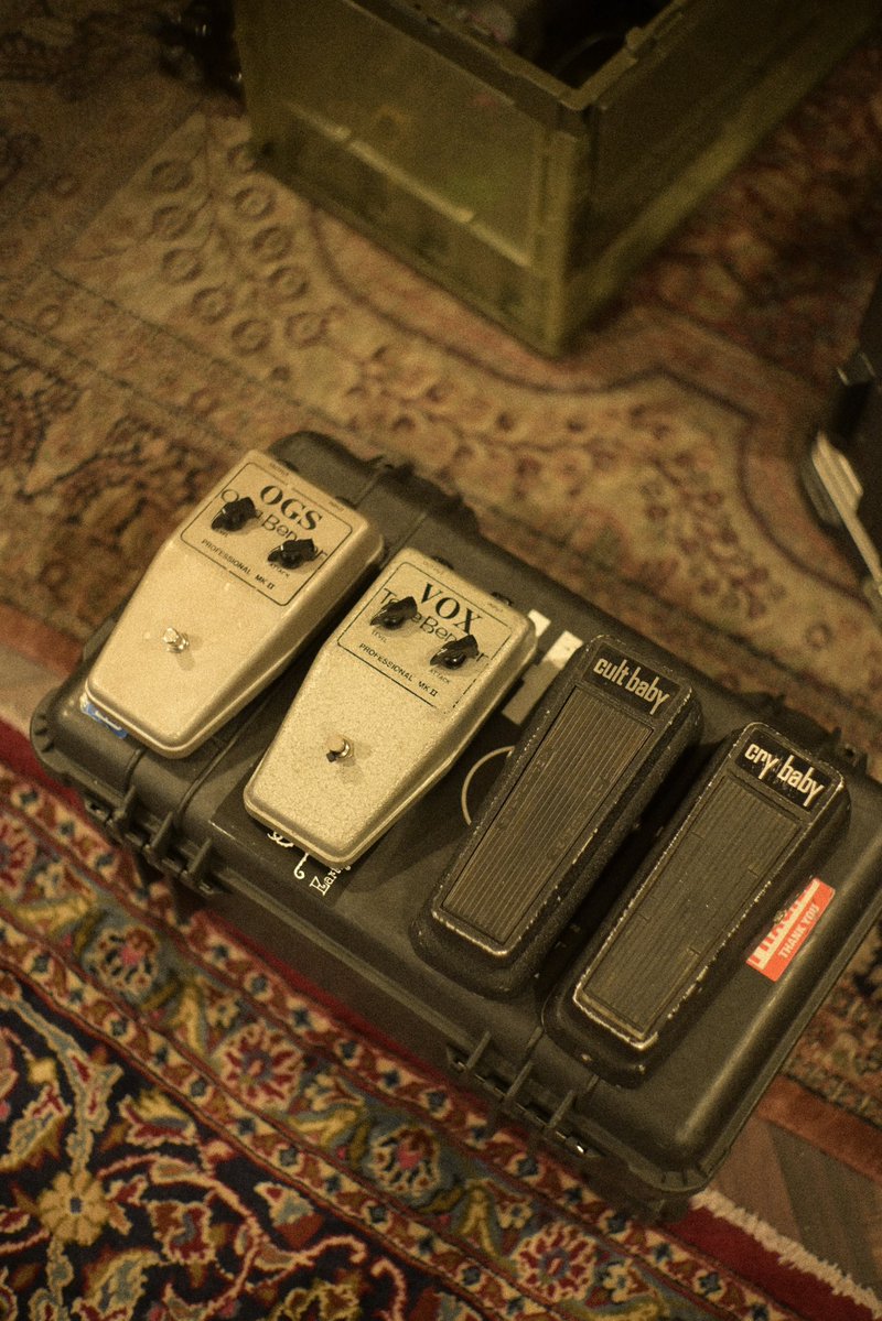 CULT_PEDALS's tweet photo. 【新作準備中】
愛知県にあるOrganic Soundsにお邪魔しています。
CULTとOrganic Soundsがコラボして作る、過去最高のTone Bender mk.II、Top Logoのリプロダクトモデルを近く発表いたします。 https://t.co/ipBOT0mVOV