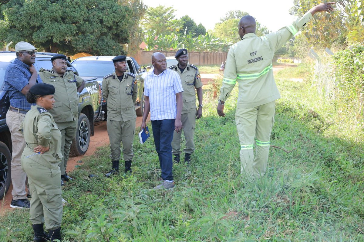 PoliceUg's tweet photo. The Deputy Director Welfare, Production and Sports, SCP Timothy Halango, has led a team of senior officers to inspect police land at Erute and Ireda in North Kyoga Policing Region in Lira City, earmarked for the proposed establishment of a Regional Police Secondary School and a Community Policing Centre of Excellence, respectively.

The proposed developments aim to improve officers' welfare, enhance educational opportunities for their children and strengthen community policing.
https://t.co/jLWMZvX2Br