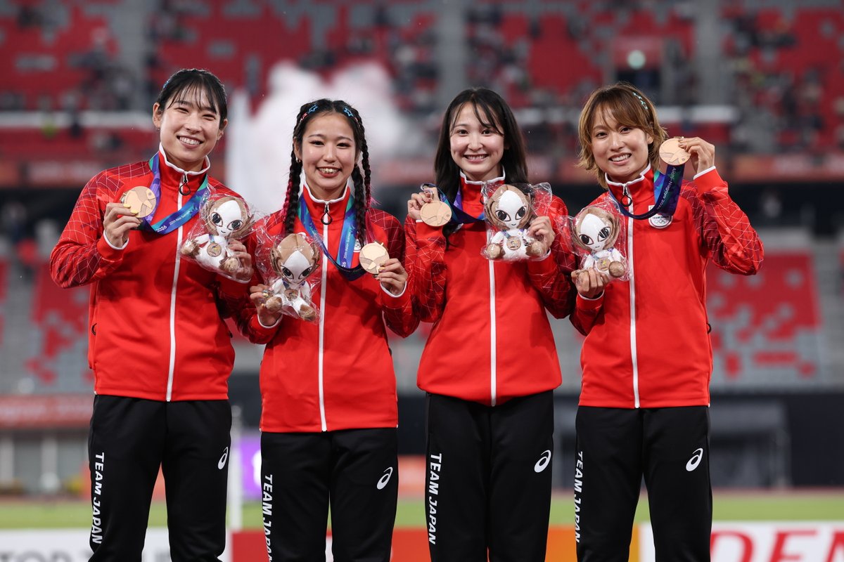 Getsuriku's tweet photo. #名古屋アジア大会
女子4×100ｍR
3大会ぶりのメダル🥉に笑顔 https://t.co/3mWdBJEEKL