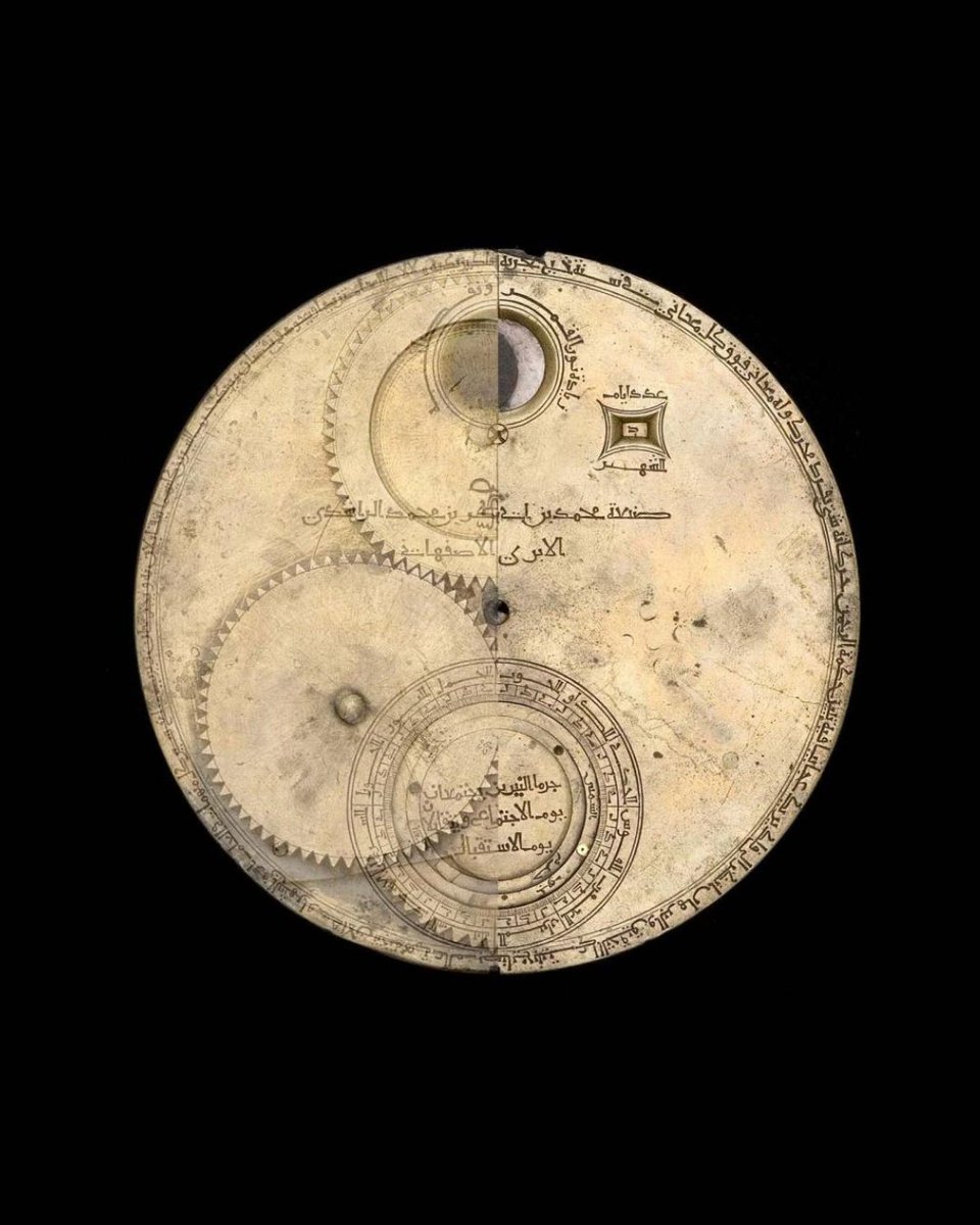 HSMOxford's tweet photo. This wondrous geared astrolabe has just returned to our collections at the History of Science Museum. ☀️
Check out our collection of astrolabes like this on display in our galleries!
#HistoryOfScience #IslamicScience #Astrolabe https://t.co/jor0s0u60h