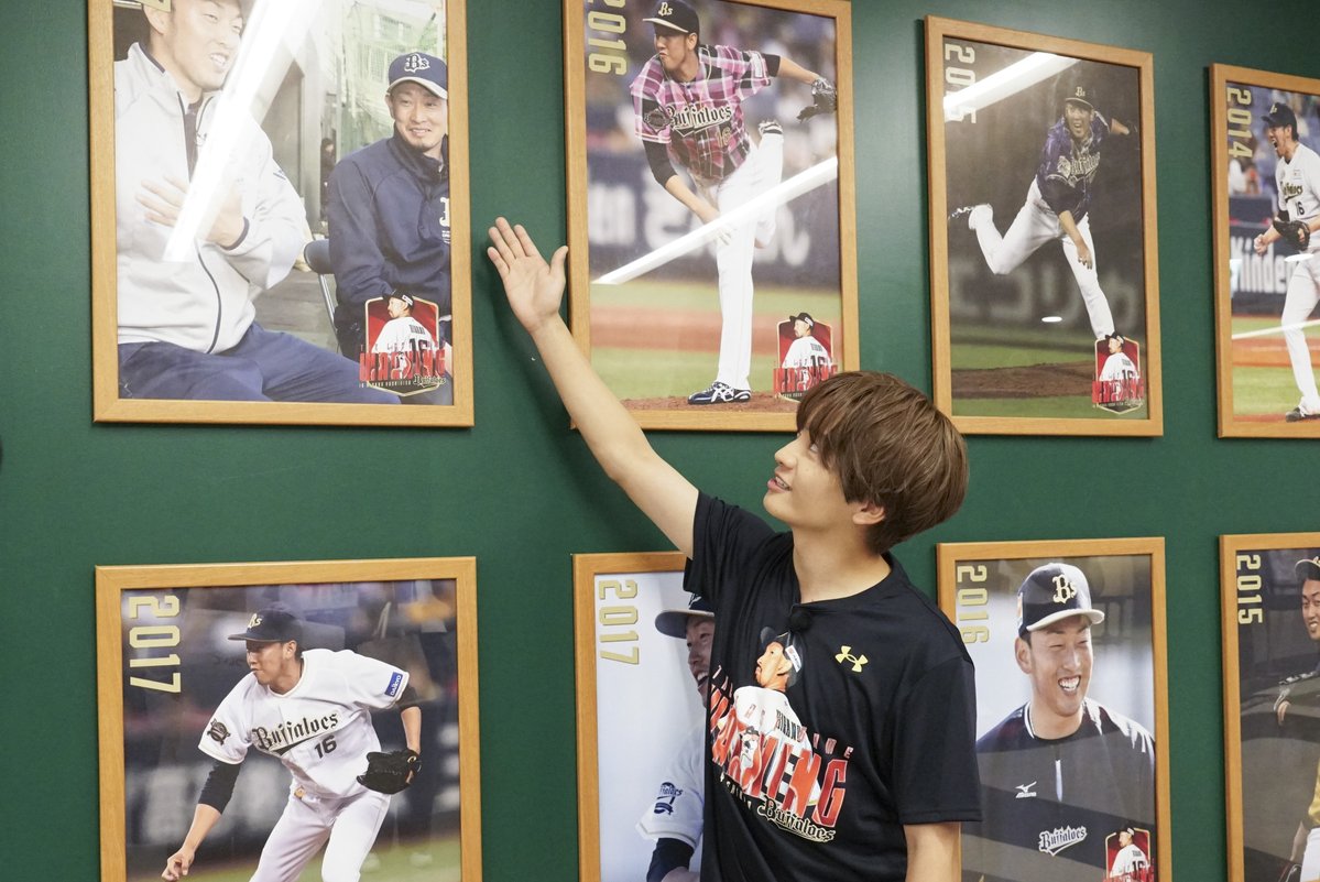 orixlover_ktv's tweet photo. 【次回放送10月5日（月）深夜24時15分～】
オリラバ10月回放送まであと6日🐮💙

今月のMJPは特別編！🏅
今季限りで現役を引退した平野佳寿投手。
丈一郎くんから花束と愛のメッセージを送らせてもらいました！
これまでの道のりと引退試合の密着映像もお届け！
ぜひご覧ください👀

＃オリラバ
#オリックス
#平野佳寿
#藤原丈一郎
#カンテレ
